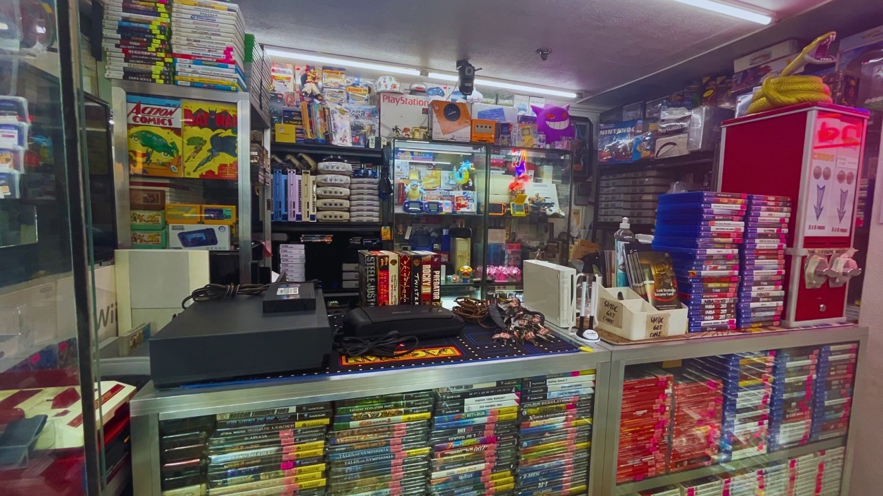 RETRO GAME CONSOLES + VINTAGE TOYS: Rare Consoles, Gundam Kits, Pokemon TCG (Kolektors Alley)