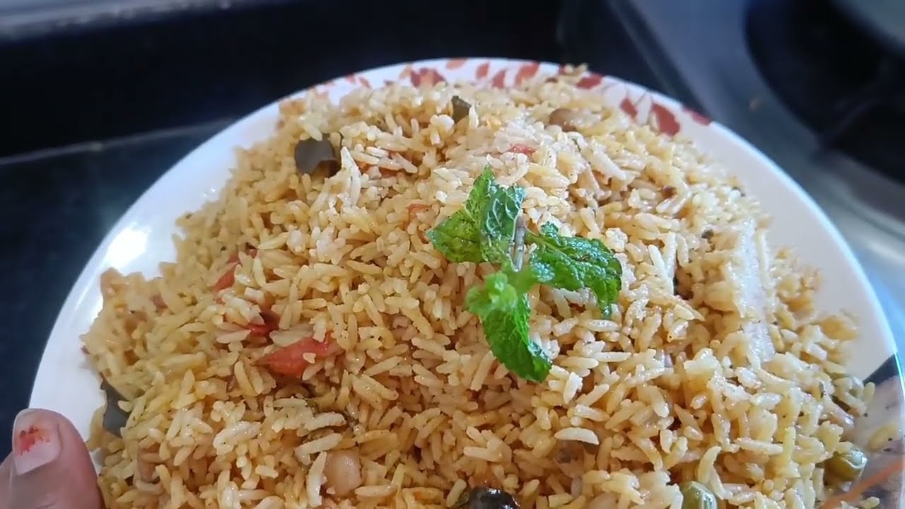 ಕುಕ್ಕರ್ ನಲ್ಲಿ ಟೊಮೇಟೊ ಬಾತ್ ಮಾಡುವ ವಿಧಾನ.Tasty Tomato Bath Recipe..