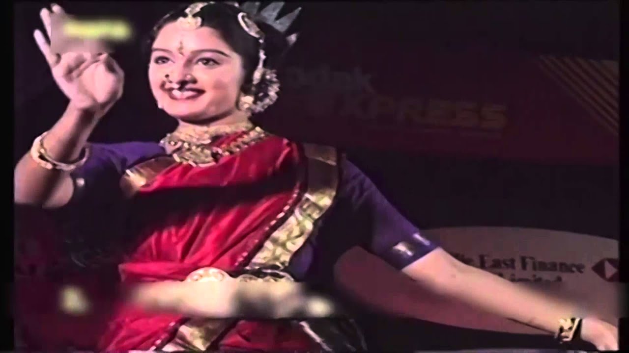 Kilukkam 97 Stage Show | Dance: Innenikku Pottukuthan | Manju Warrier