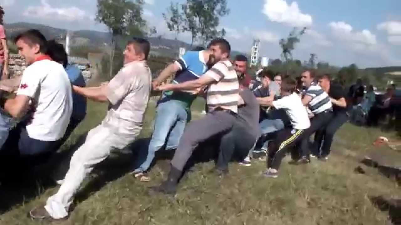 KILIÇLARA KARŞI BÜTÜN KÖY :D