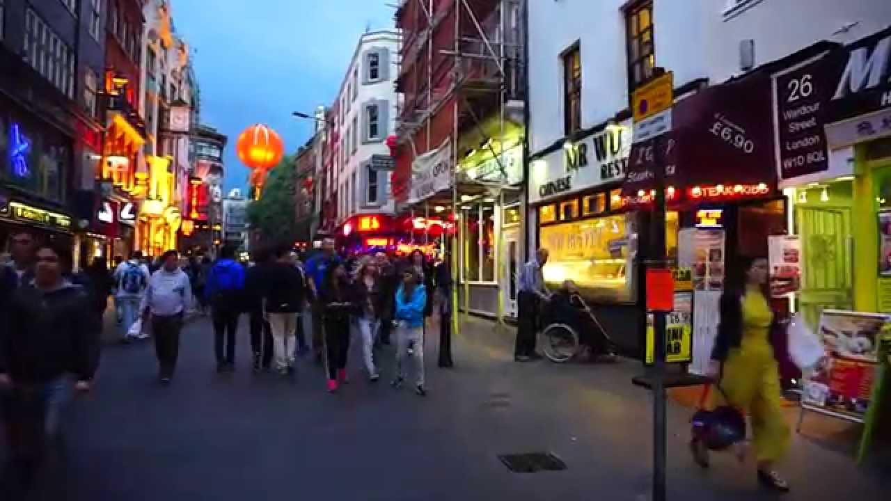 Sights and Sounds of London, UK (Trafalgar Square To Chinatown Evening Walk