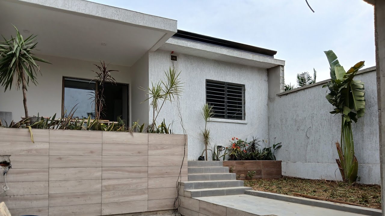 villa basse moderne à petit budget, cocody koffakoi résidentiel
