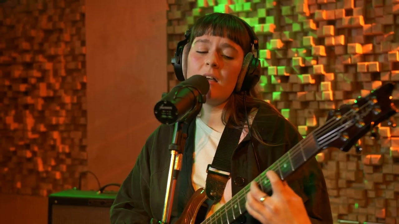 Freya Roy 'Calling My Name' Selector Radio Session