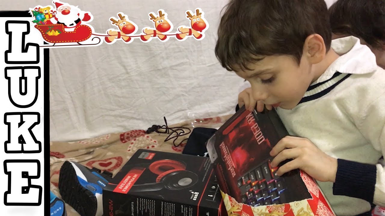 I MIEI FIGLI APRONO I REGALI DI NATALE + REAZIONE