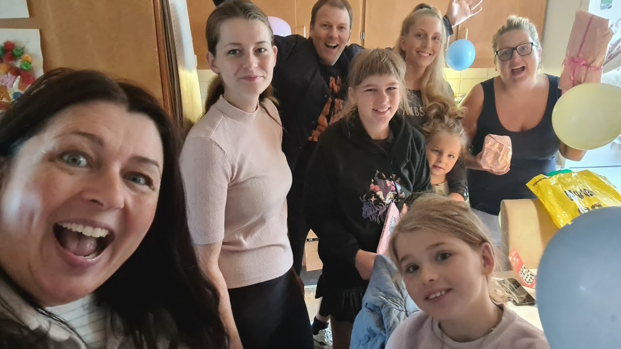 VI SURPRISER NADIA PÅ HENDES 29 ÅRS FØDSELSDAG 🇩🇰🥳🎁🤣🤣
