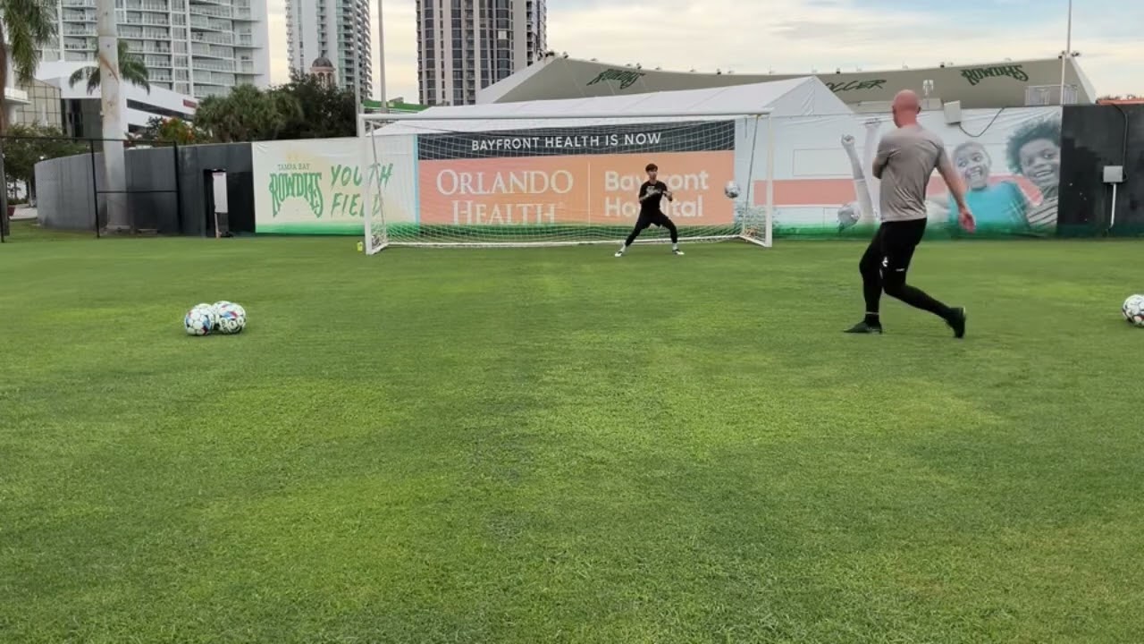 Oscar Muehlenweg - Full Goalkeeper Training Video 