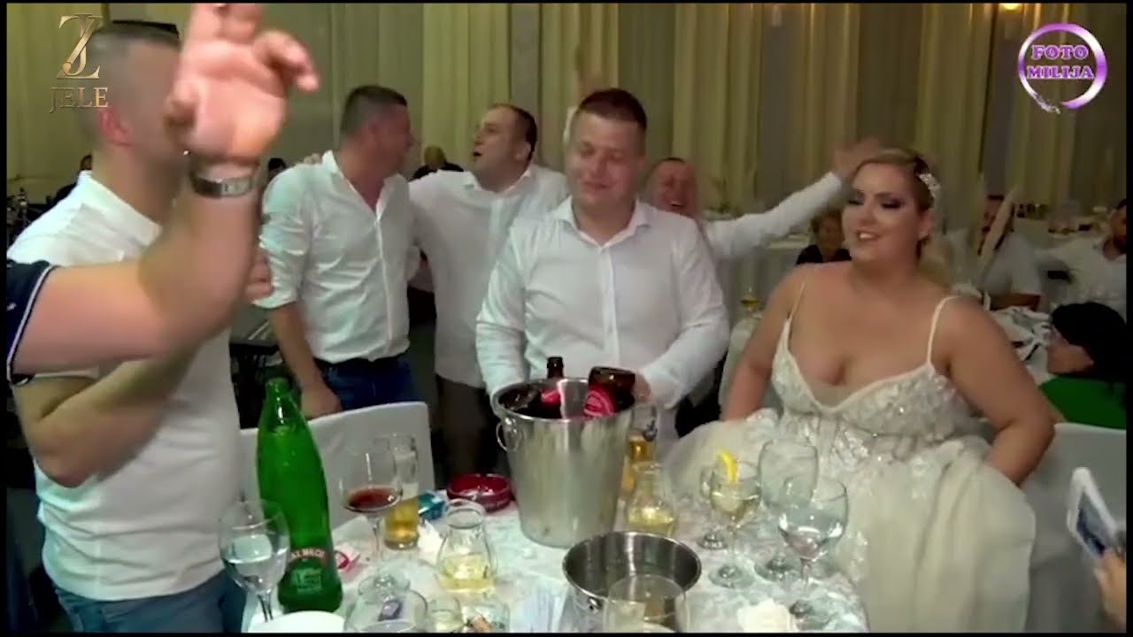 JELE - STALA MALA PA GLEDA U MANA KOLO