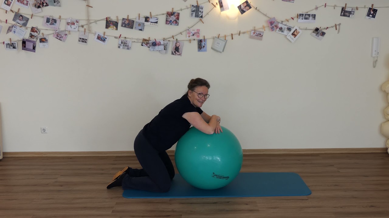 Schwangerschaftsgymnastik mit großem Gymnastikball