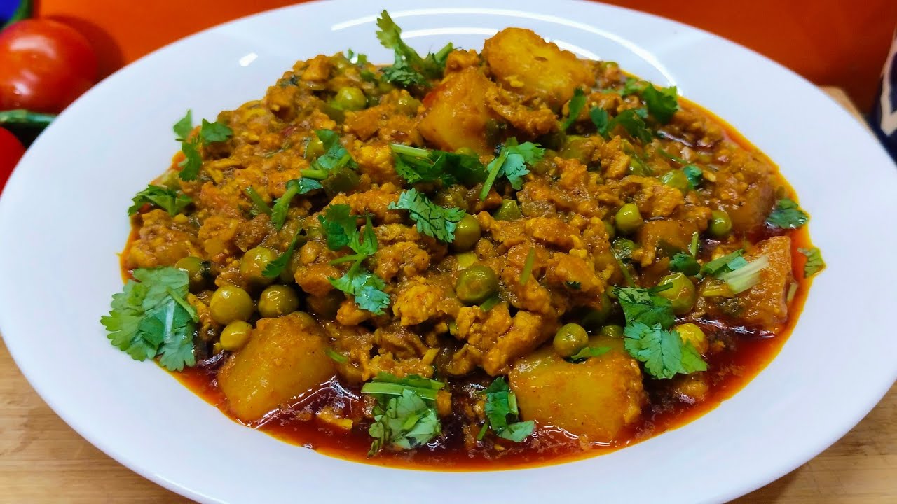 রুটি পরোটা লুচি দিয়ে খাবার জন্য কম সময়ে মধ্যে এই রেসিপিটা বানাতে পারেন। chicken keema recipe.