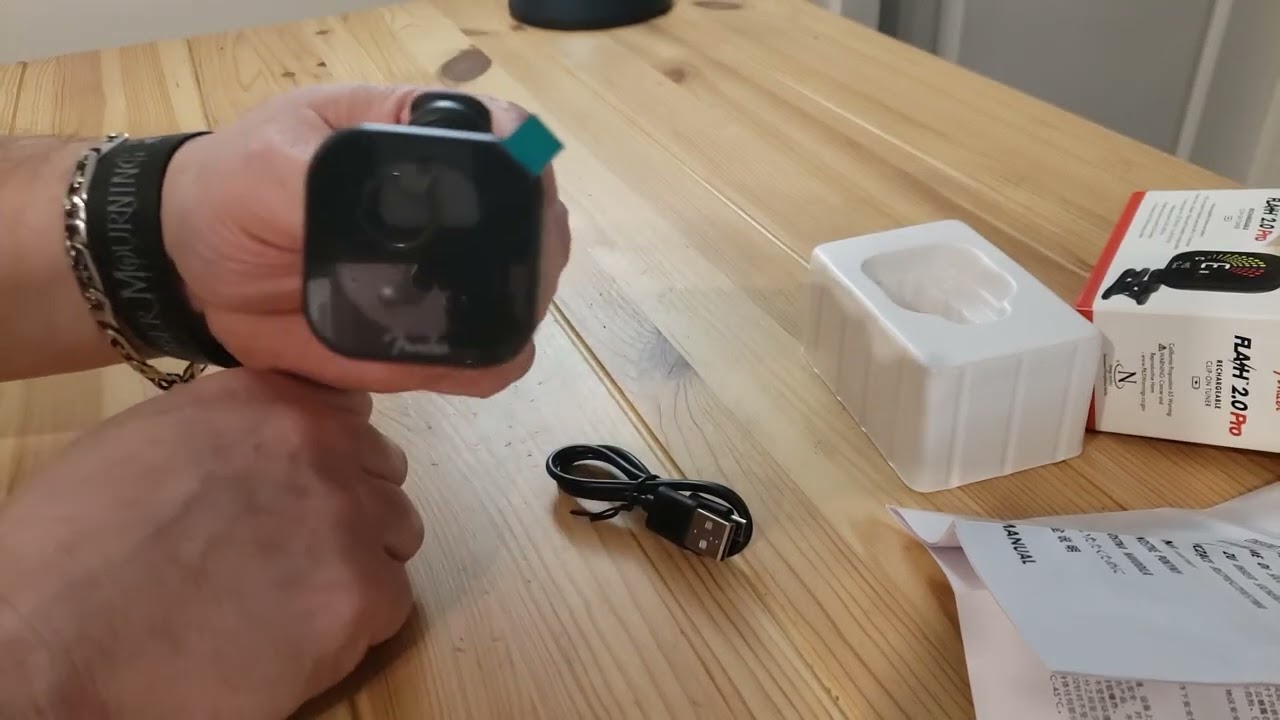 FENDER RECHARGEABLE CLIP-ON TUNER. FLASH 2.0 PRO UNBOXING