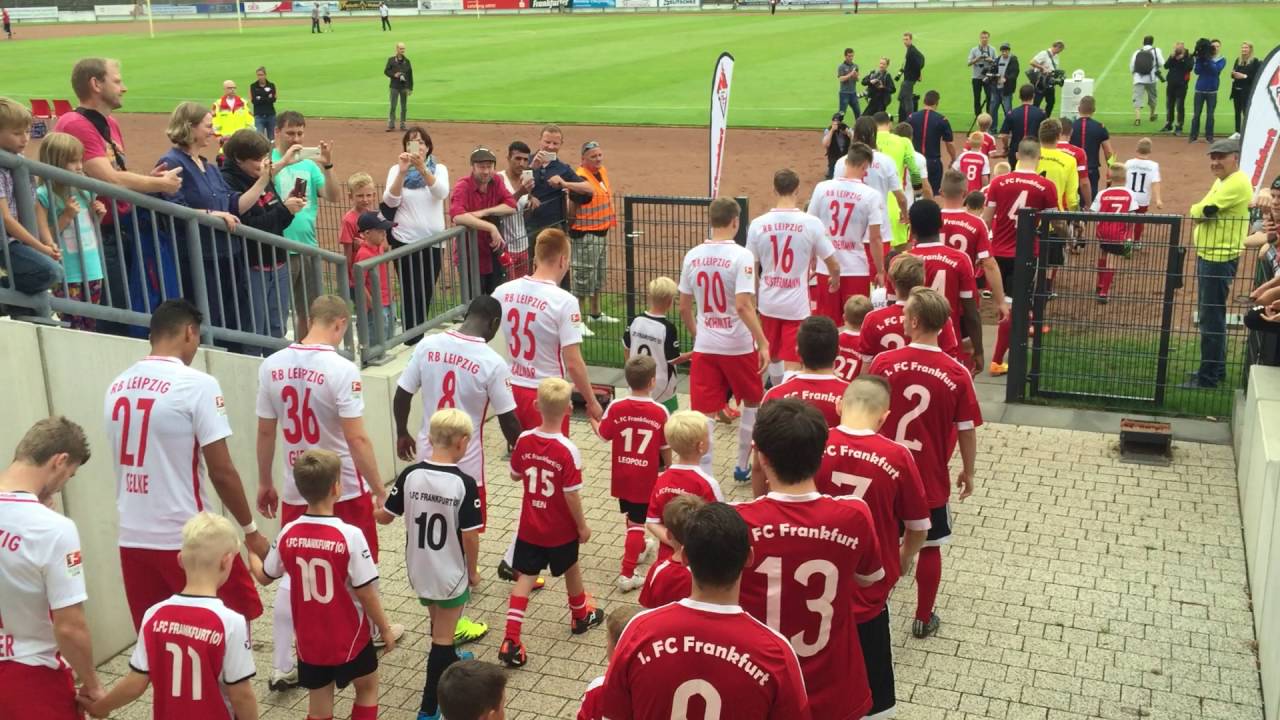 Einmarsch - 1. FC Frankfurt Oder vs RB Leipzig