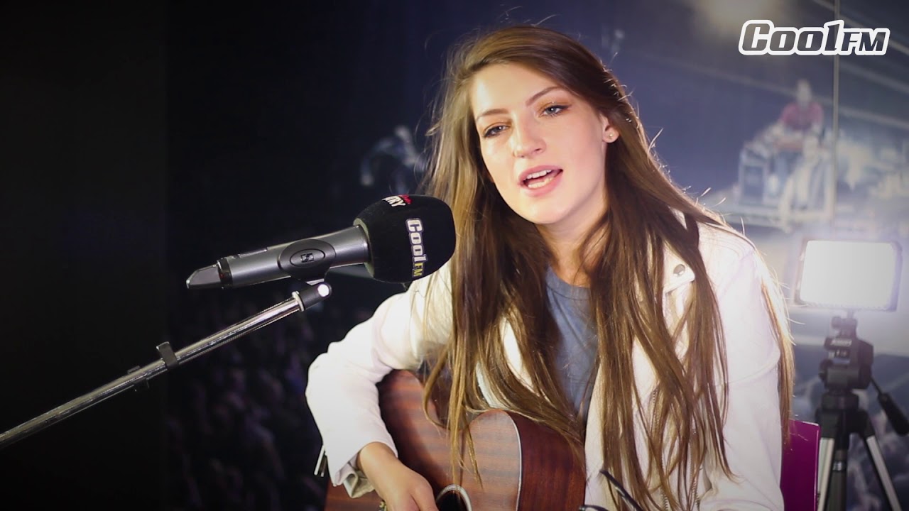 Catherine McGrath - Lost In The Middle - Cool Live Session