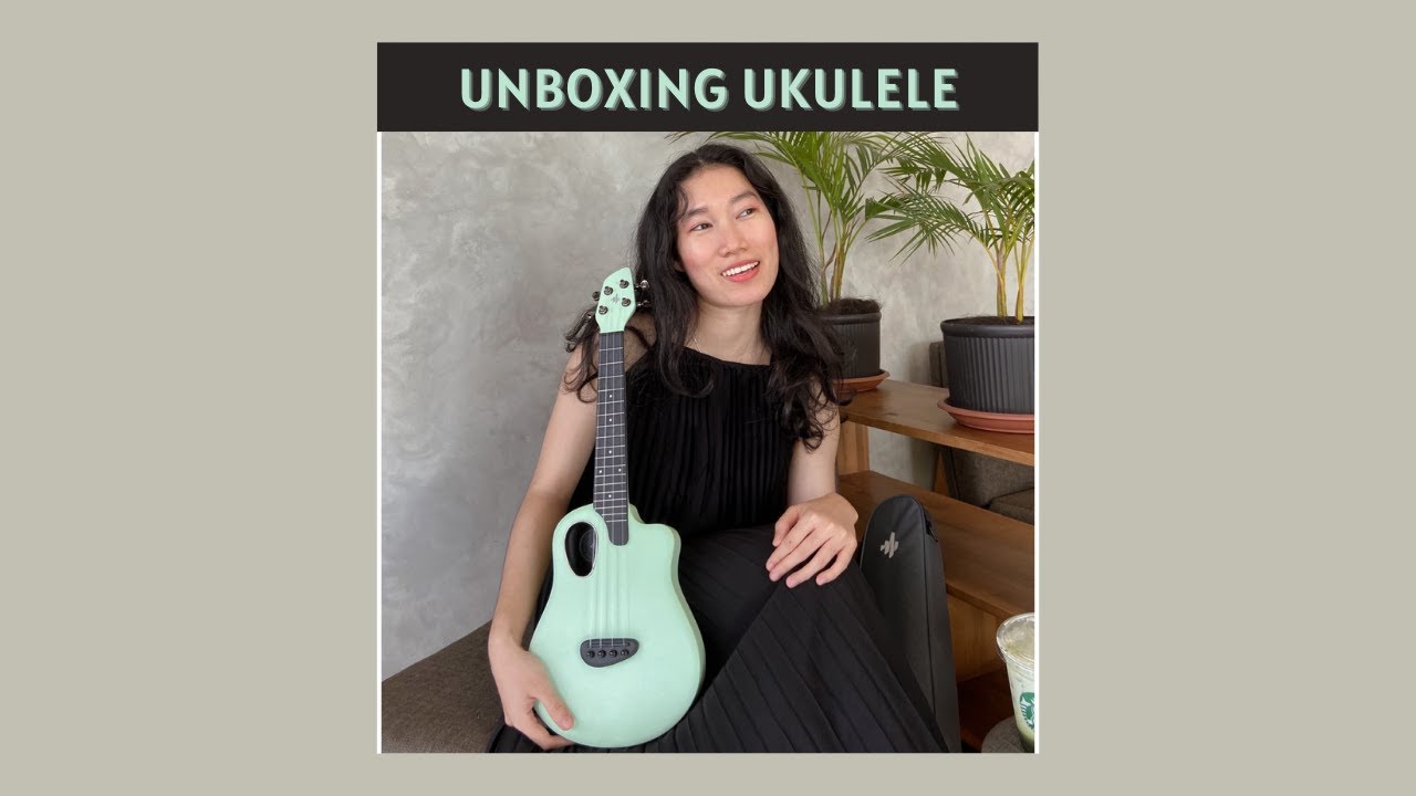 Распаковываем укулеле из углеродного волокна!