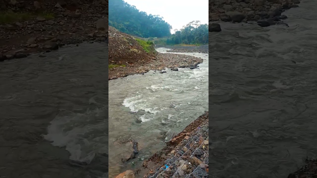Aliran Sungai Bogowonto di dasar Bendungan Bener Purworejo