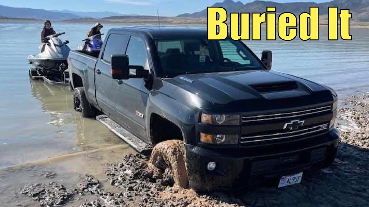 When You Hit The Beach Too Hard!! | Boneheaded Boaters of The Week