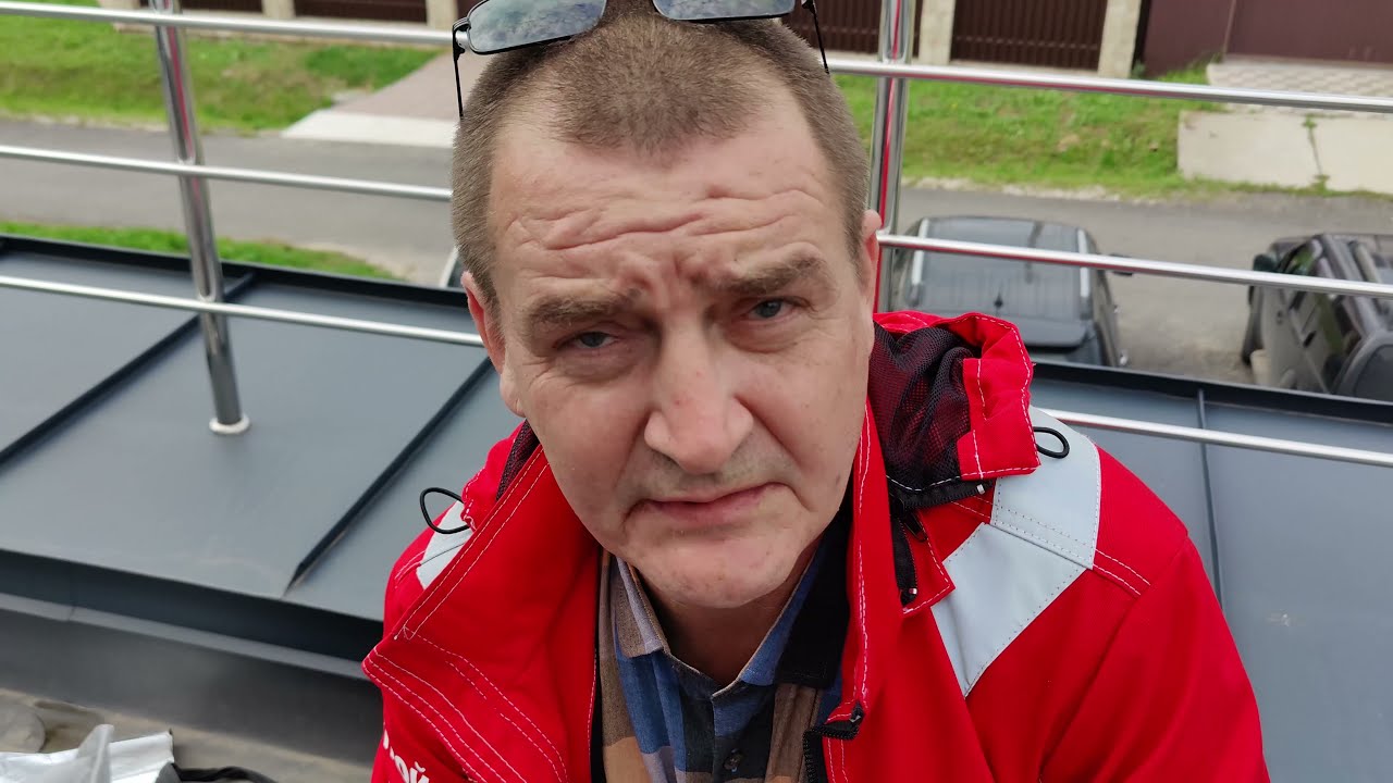 Проверка качества плоской ПВХ кровли при помощи прибора Изотест, проверка током высокого напряжения