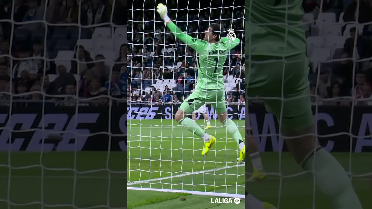 🧤🧤 Just Courtois things. #RealMadridElche #LaLigaHighlights