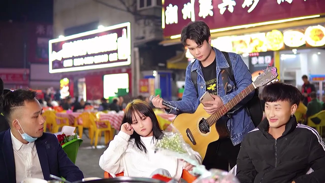街头卖唱歌手演唱劉鈞的《聽聞遠方有你》点歌的小姐姐最后打赏了这么多?【原唱#刘钧 cover.大勝歌歌】