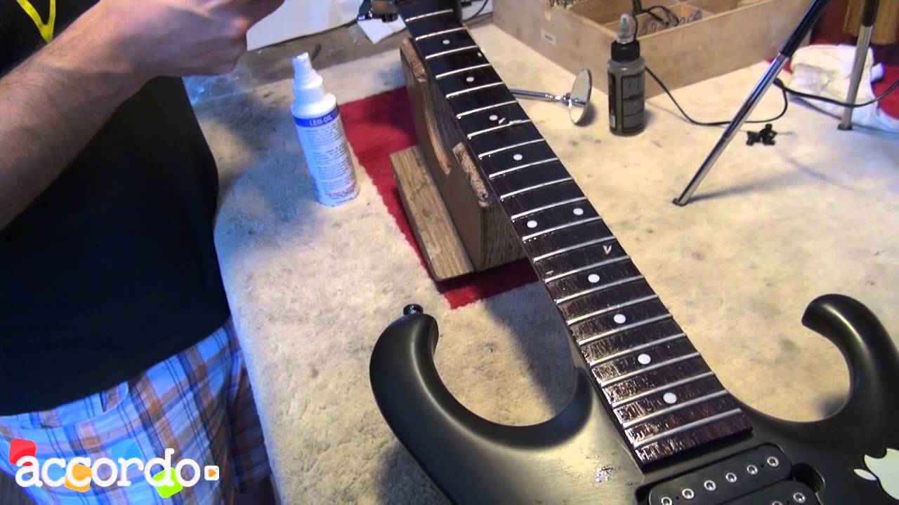 Liuteria Flash - Pulire la tastiera della chitarra