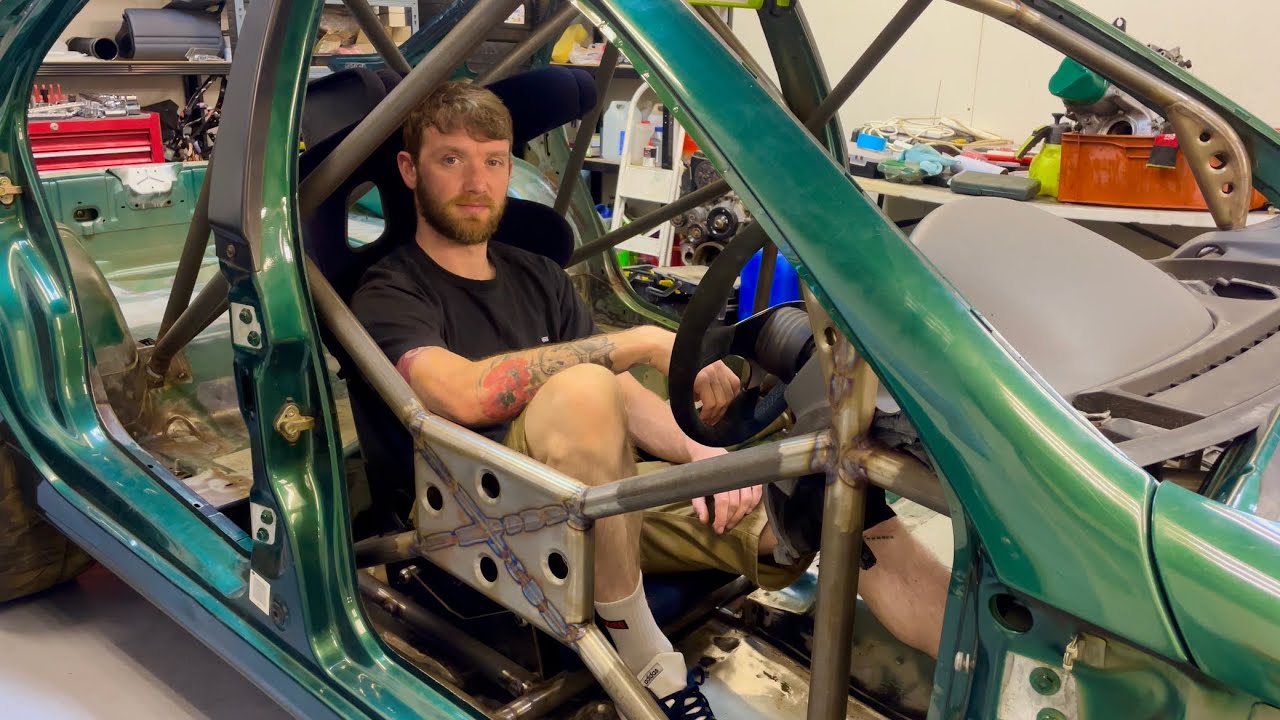 The Laguna Is BACK! Roll Cage Install And Trial Fitting The Dash! Laguna BTCC Track Car Build Ep25