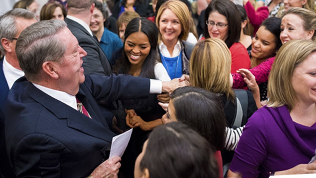 Cara a Cara para Jóvenes Adultos con el élder Holland, la hermana Stephens, y el élder Hallstrom