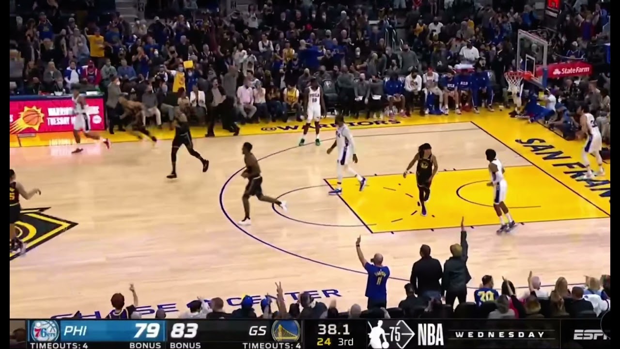 Stephen Curry does the FlightReacts &ldquo;Heat Cheque&rdquo; dance after the step back three!