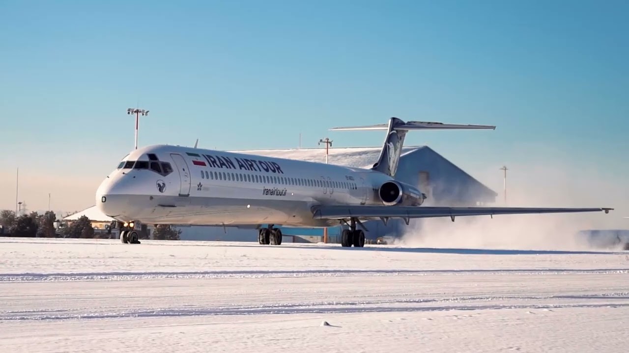 Extreme Winter at Tabriz Airport ❄️ | عملیات برف‌روبی باند