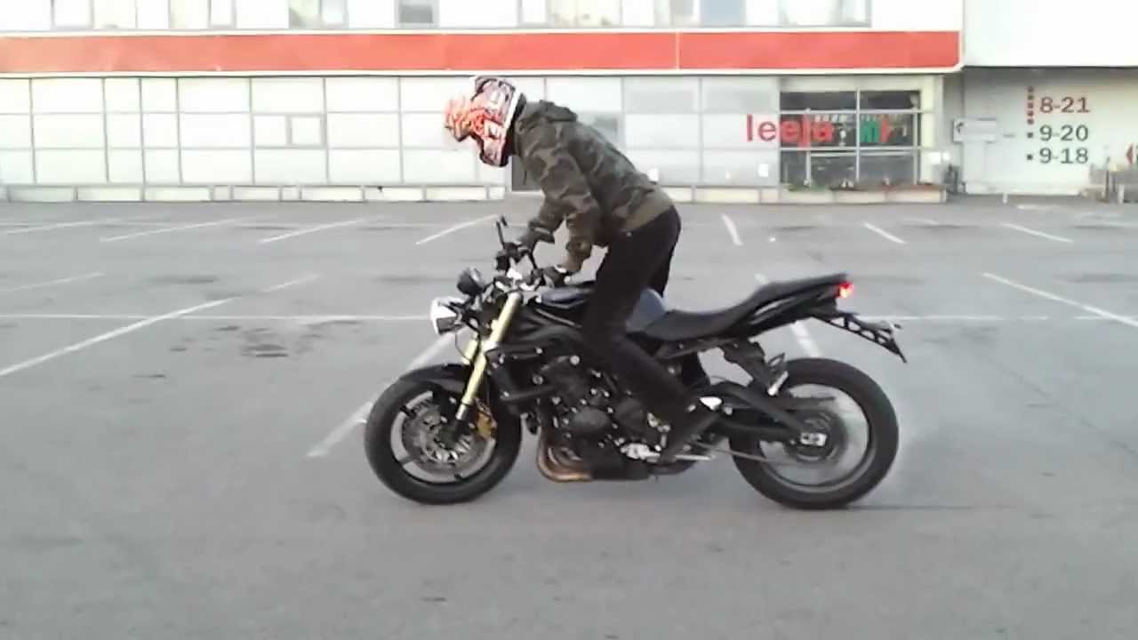 Triumph street triple 675 easy to stunt