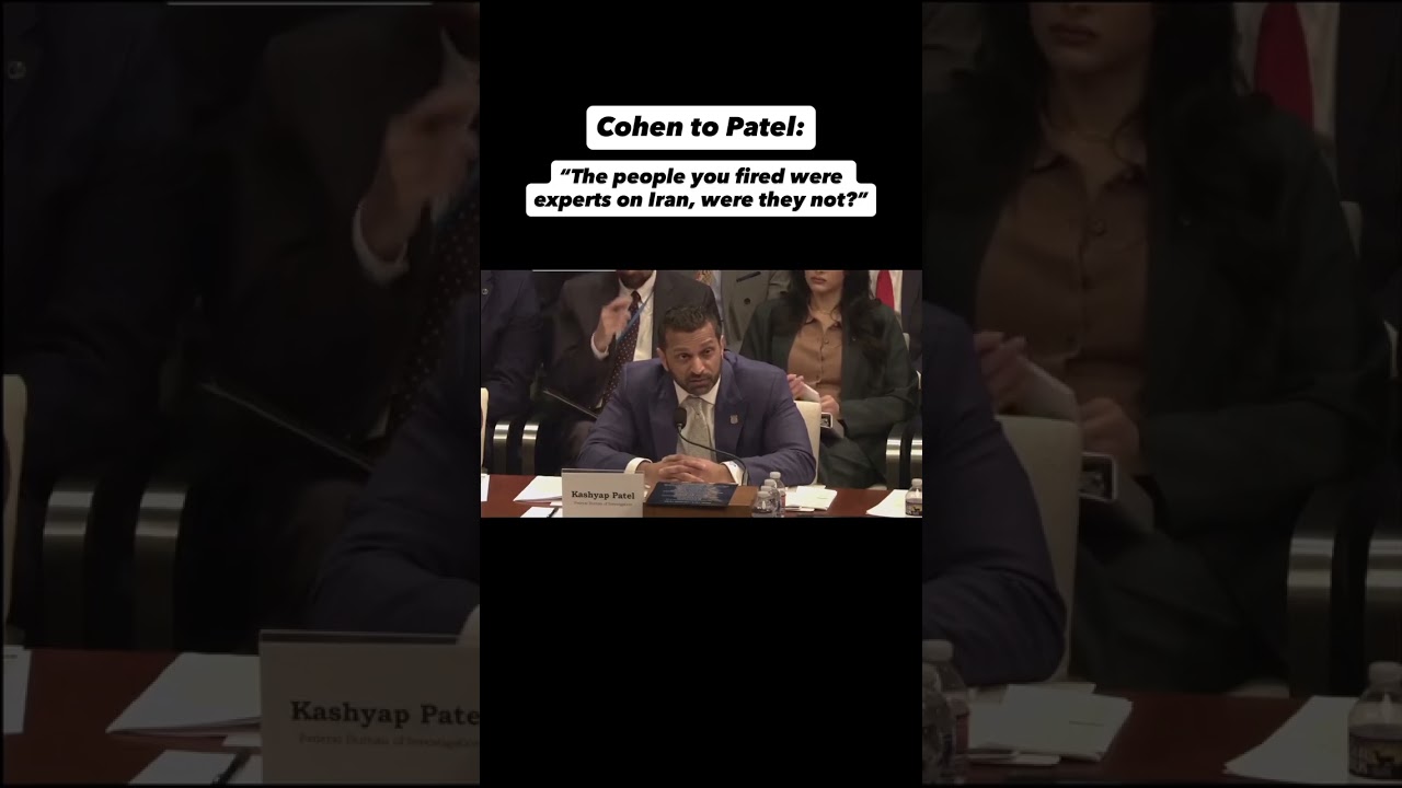 Коэн оказывает давление на директора ФБР Каша Пателя в ходе напряженного обмена репликами.