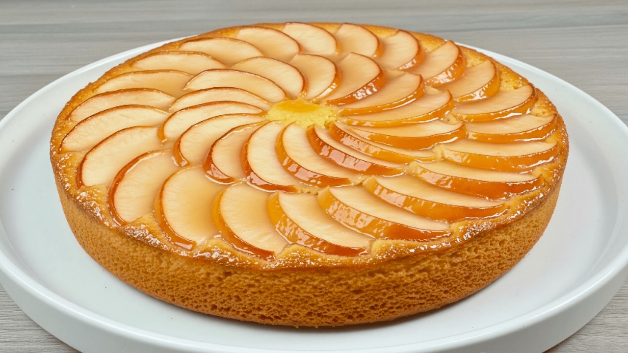 The Famous Apple pie from an Italian Grandmother. Simple and Delicious recipe in 5 minutes!