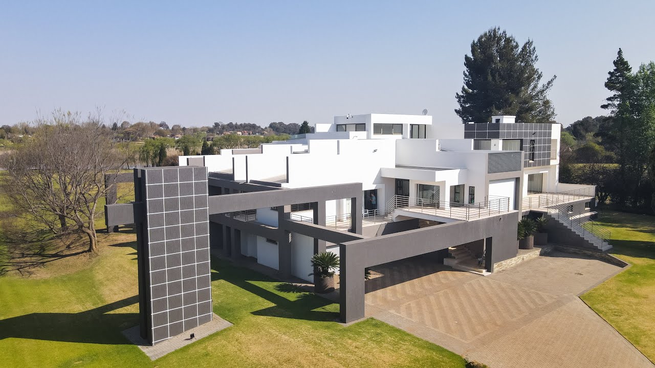 Mansion on the bank of the Vaal River