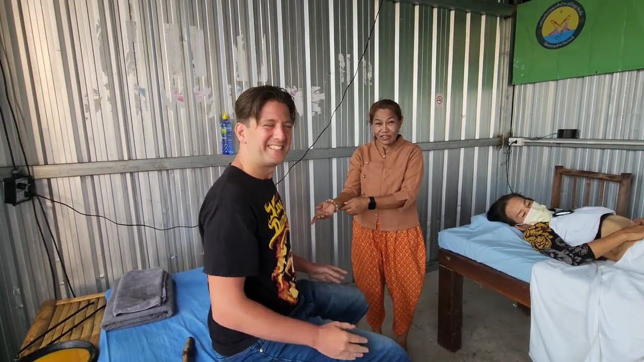 BET YOU NEVER SEEN A MASSAGE LIKE THIS! (It got HOT!) Thailand ✌️ 🇹🇭