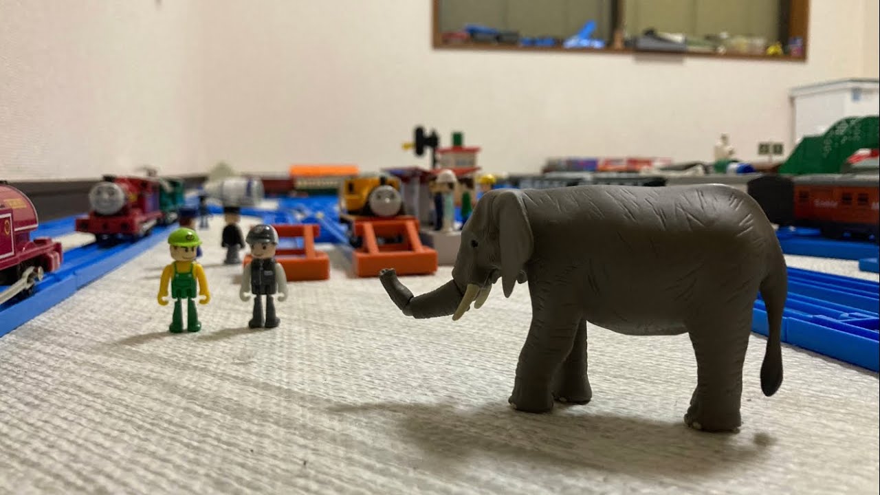The Runaway Elephant tomy thomas &friends
