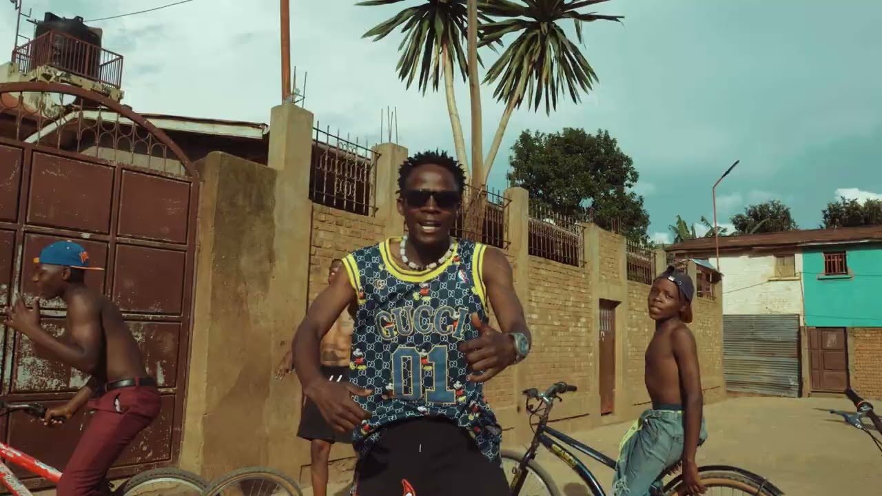 Gari _Md Boy Ft Lucio Pie Boy _(official_Clip)