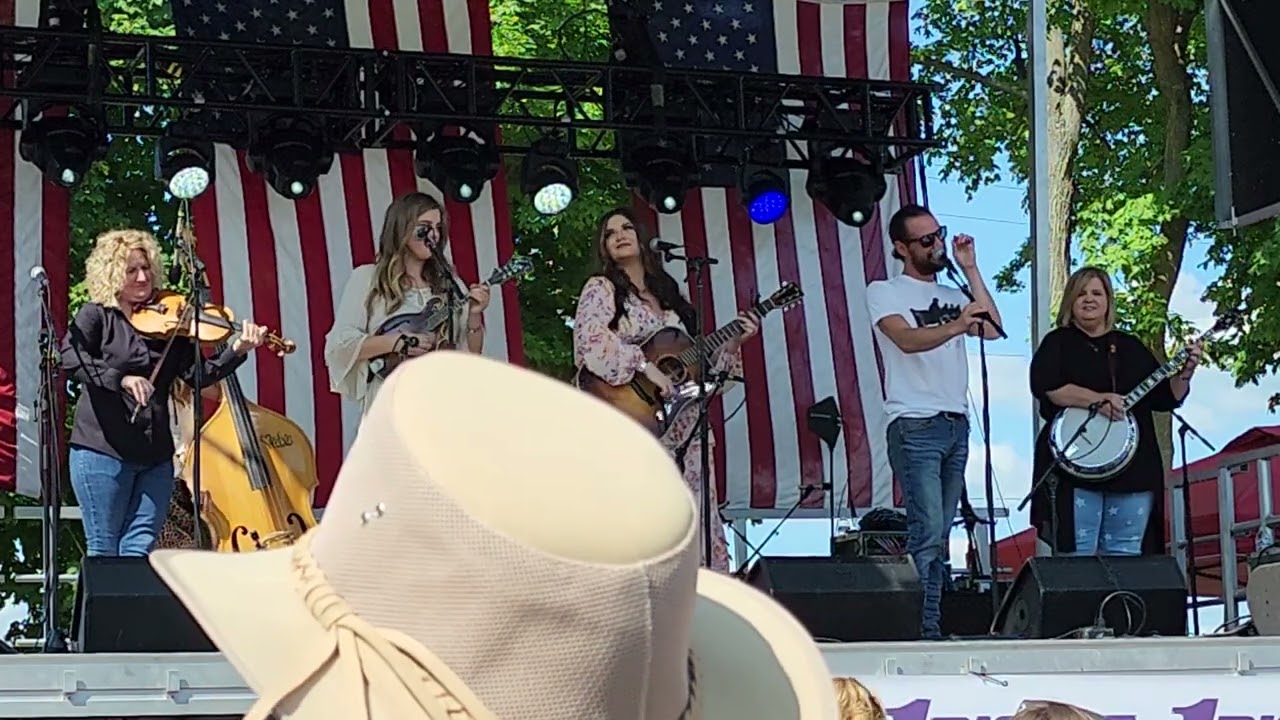 I Never Go Around Mirrors  / Billy Droze guest of Sister Sadie