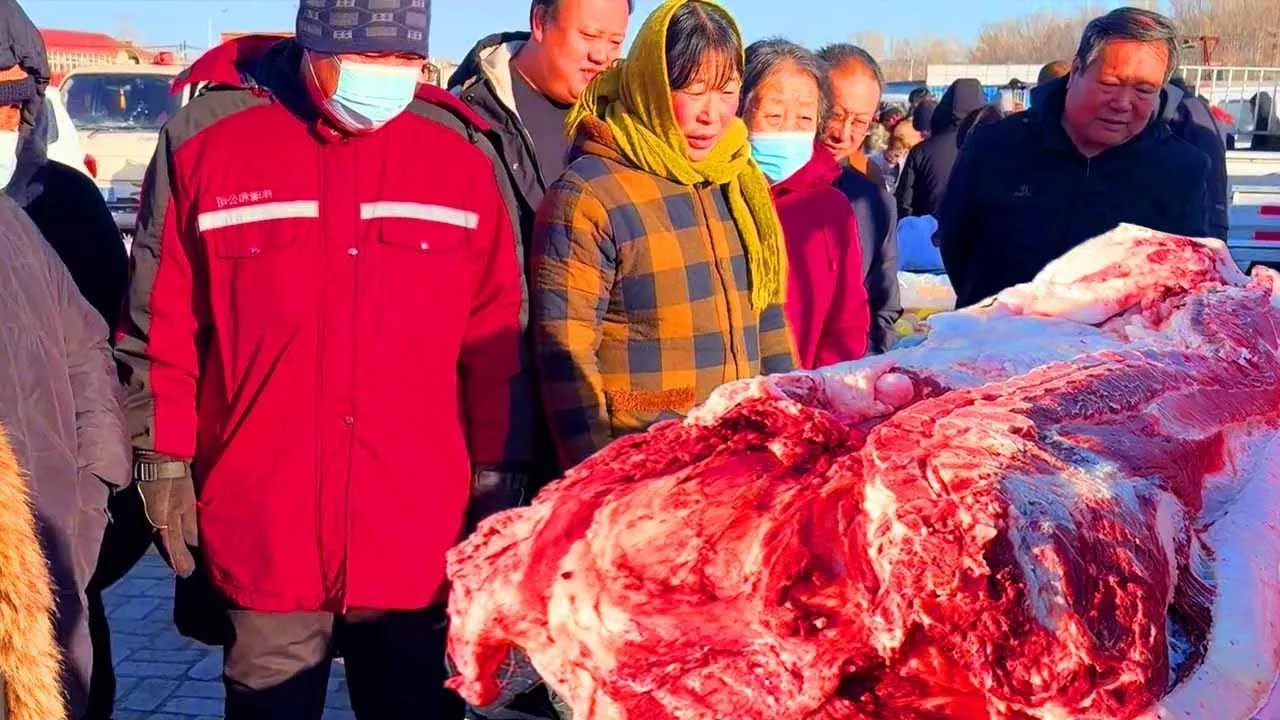 老孟賣豬肉和撿錢一樣，超肥豬肉太好賣了，農村人都在搶！ 【老孟立福vlog】