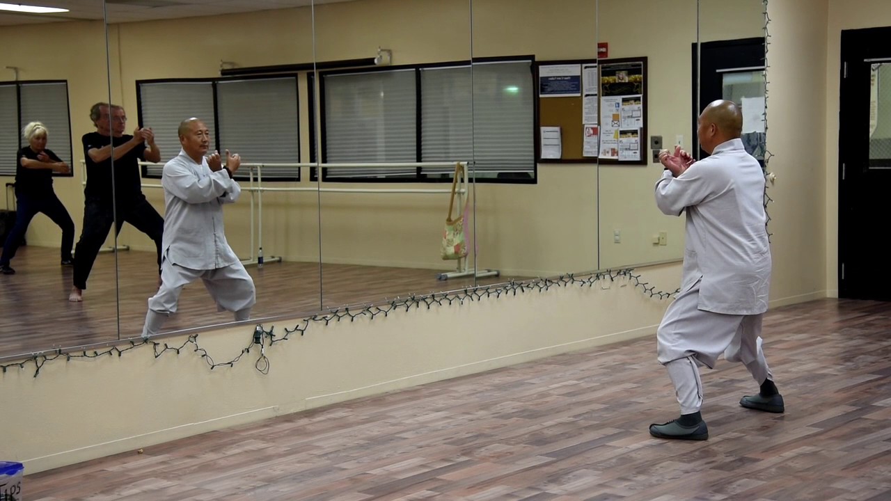 Shi De Cheng Teaches Shaolin BaDuanJin
