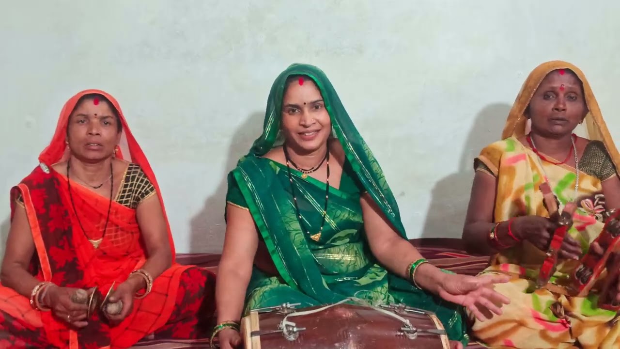 समझा ले री आपने लाला खो मोए मारे भर भर पिच करी.....!!🧡😁🌿#बुंदेली #भजन 