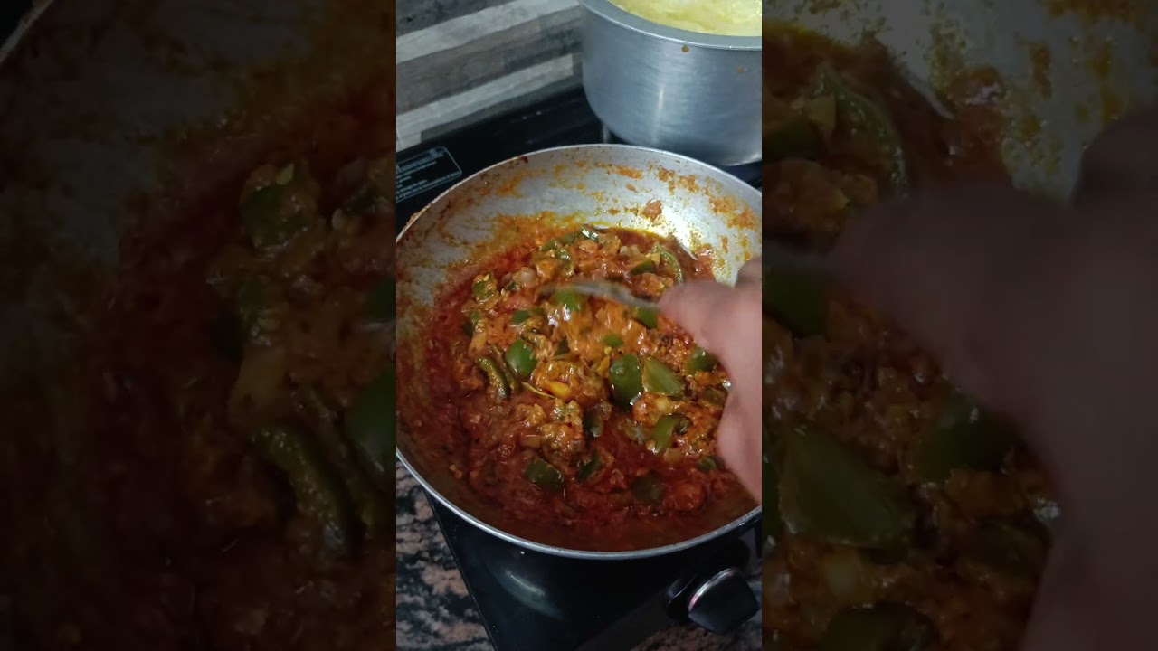 capsicum curry superr tasty 😋😋😋 meku ee recipe kavali anta comment box comment chyedhi frdess