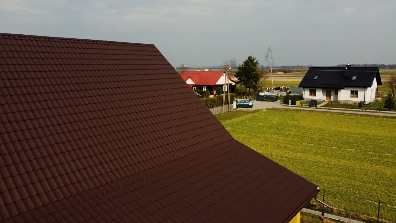 Blachodach&oacute;wka Bratex Platino Magnez Matt RAL 8017 + Bratex Struga + podbitka T8 Vario Złoty Dąb 3D