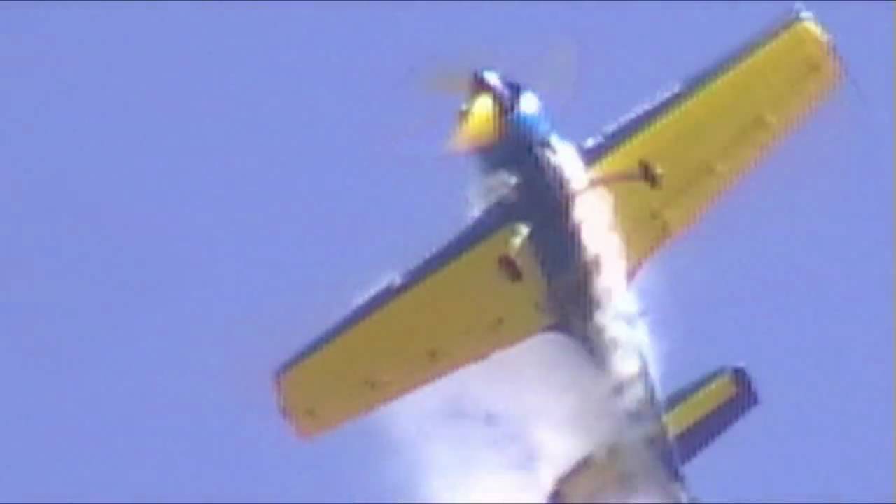 Sukhoi Su-26 aerobatics display by Juan Velarde at CTVA