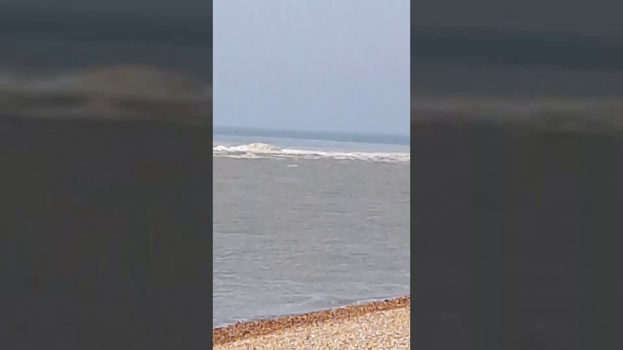What is this bizzare water disturbance behind Dungeness power plant? (See description for back story