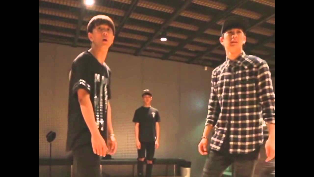 Bobby 's reaction when B.I fell down