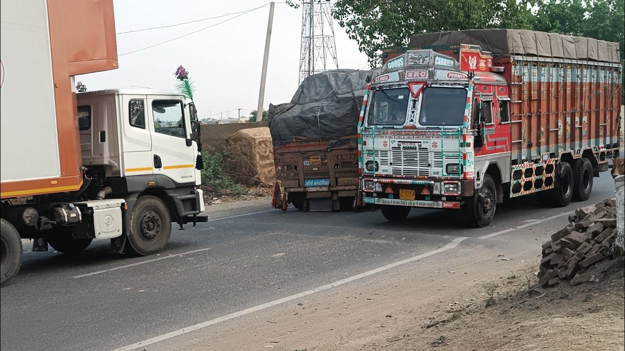 Tata Truck And Ashok Leyland Truck Cross In Speed Breaker 🚚 Delhi Mumbai Express Highway