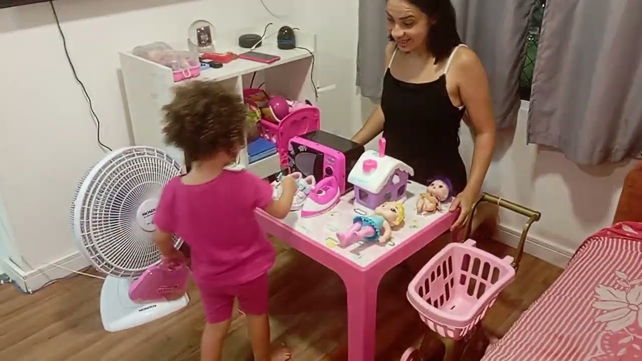 Cecília, conquistando suas moedinhas . #chocolate #1real #baby #trabalho