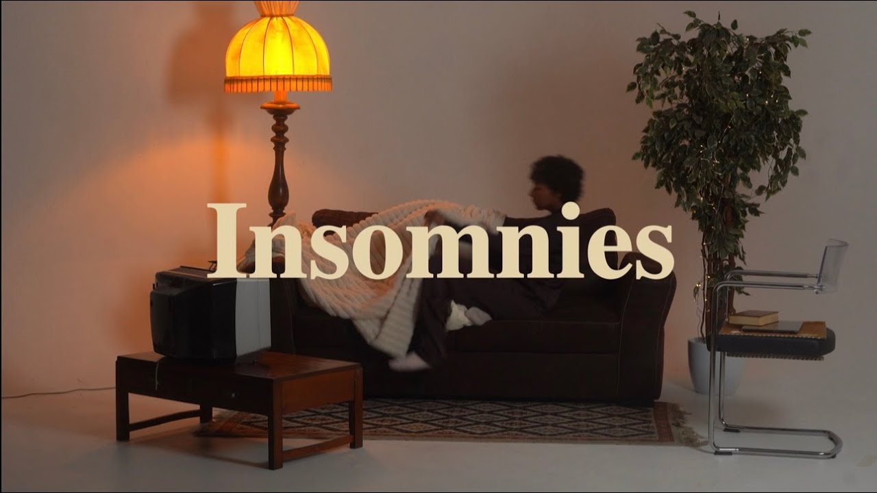 Mélia - Insomnies (Lyrics Video)