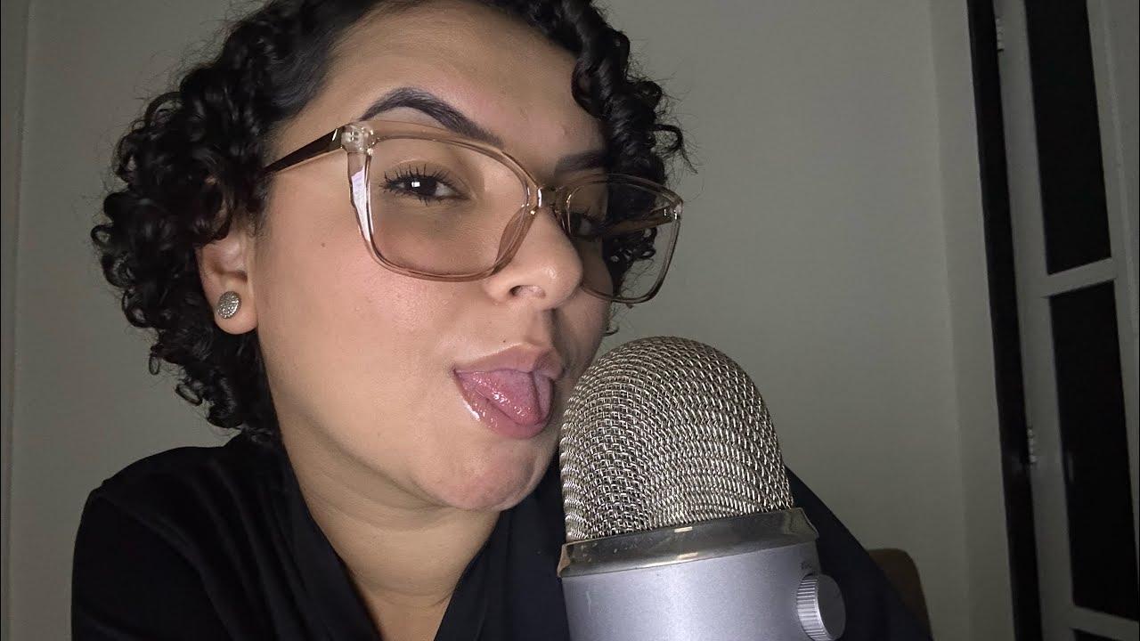 ASMR MOUTH SOUNDS & TAPPING   
