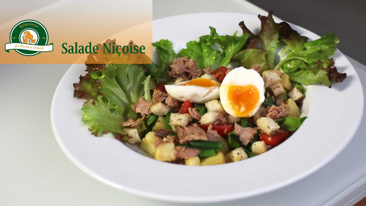 Salade nicoise maken - recept met o.a tonijn, croutons, haricot vert en een zacht gekookt eitje