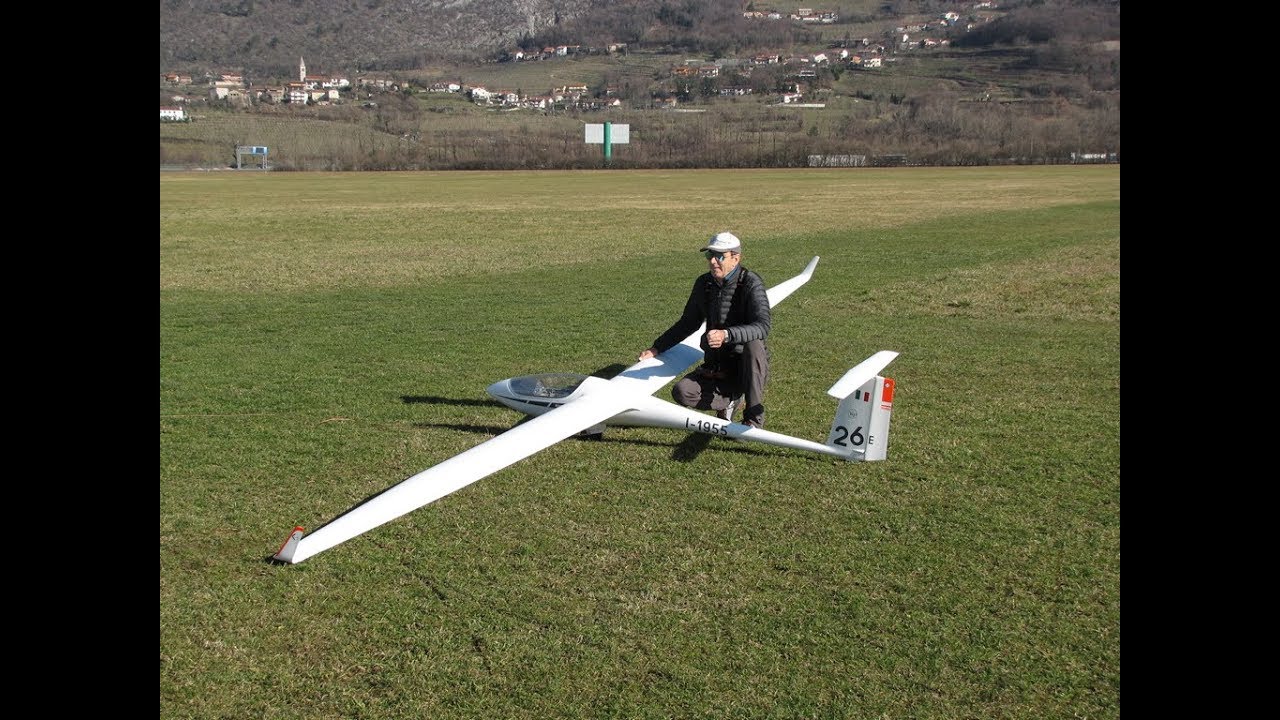 Walter's  6,0 meter wingspan ASH 26 E RC glider maiden flight