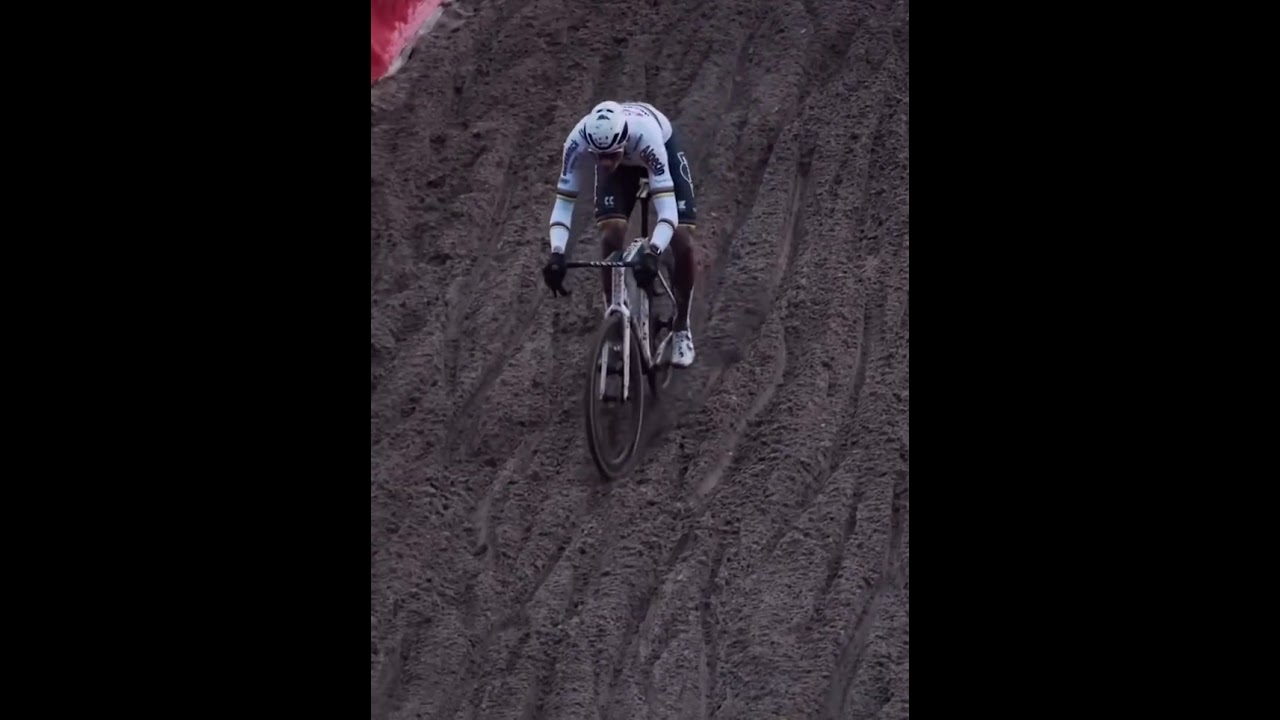 MVDP descending in Zonhoven #cycling #cyclocross #cx #zonhoven #mvdp #mathieuvanderpoel
